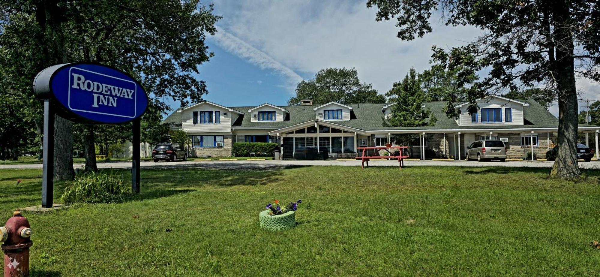 Rodeway Inn Formerly Camp Inn Lodge Oscoda Экстерьер фото