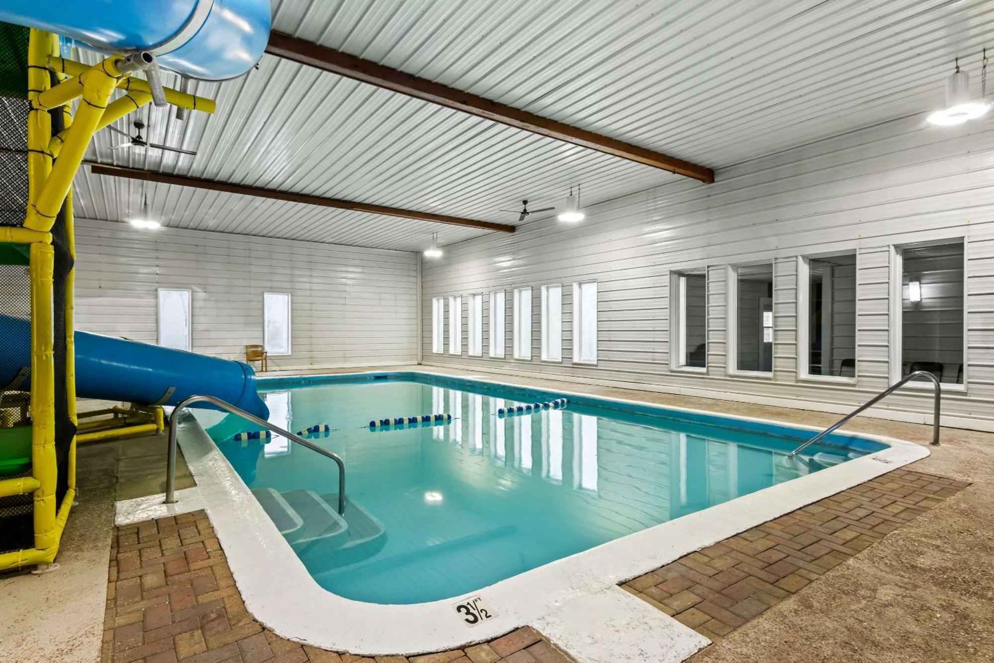 Rodeway Inn Formerly Camp Inn Lodge Oscoda Экстерьер фото