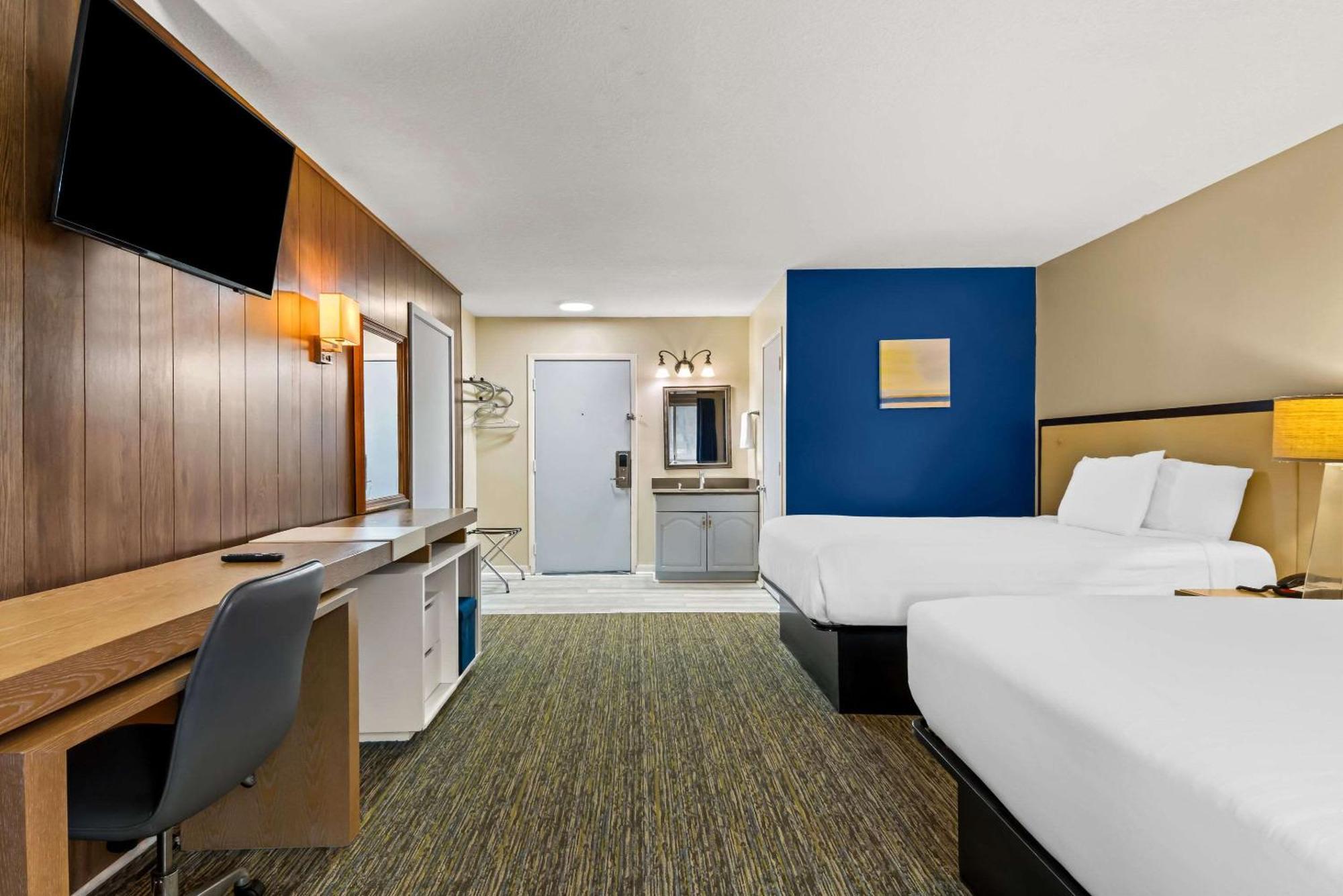 Rodeway Inn Formerly Camp Inn Lodge Oscoda Экстерьер фото