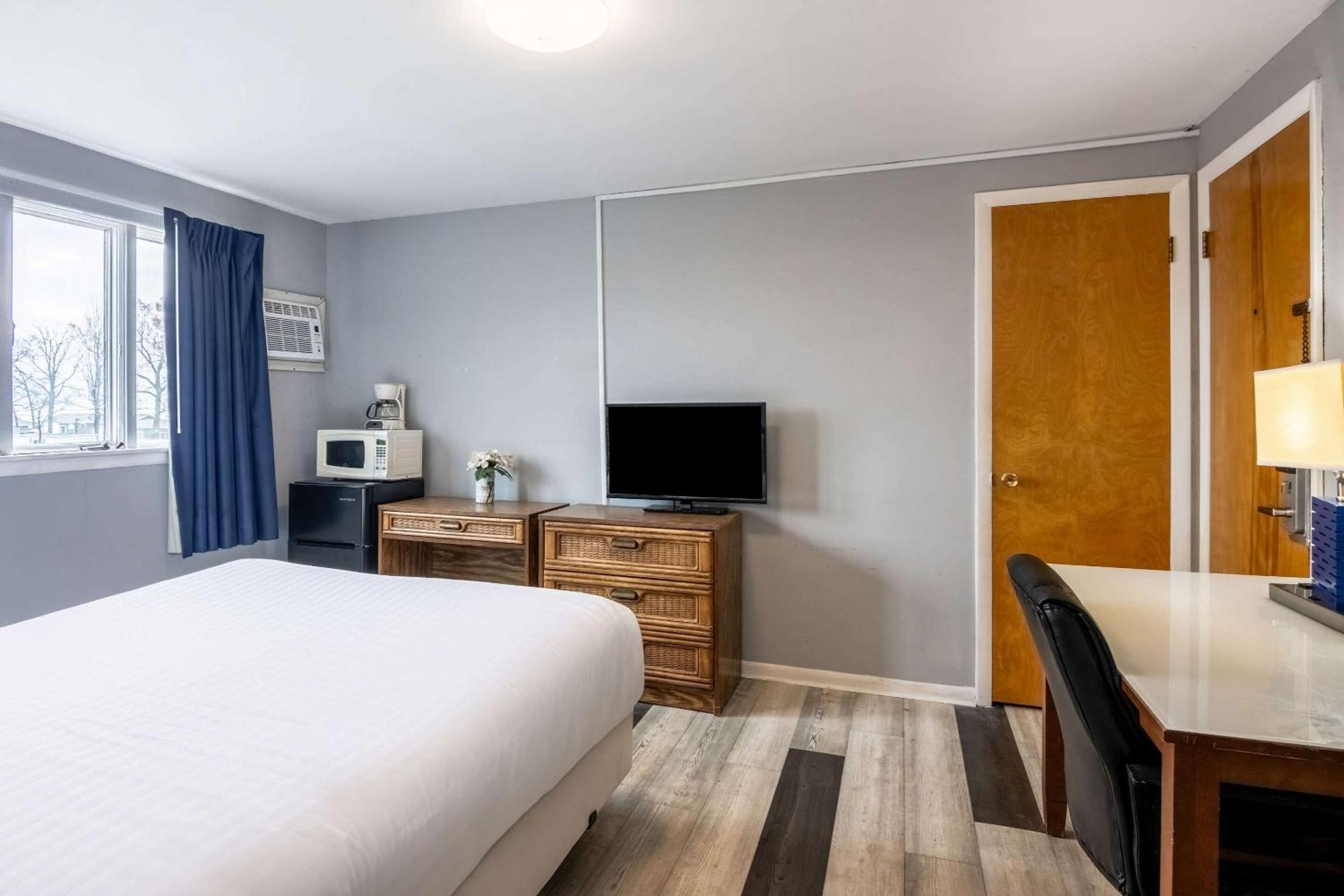 Rodeway Inn Formerly Camp Inn Lodge Oscoda Экстерьер фото