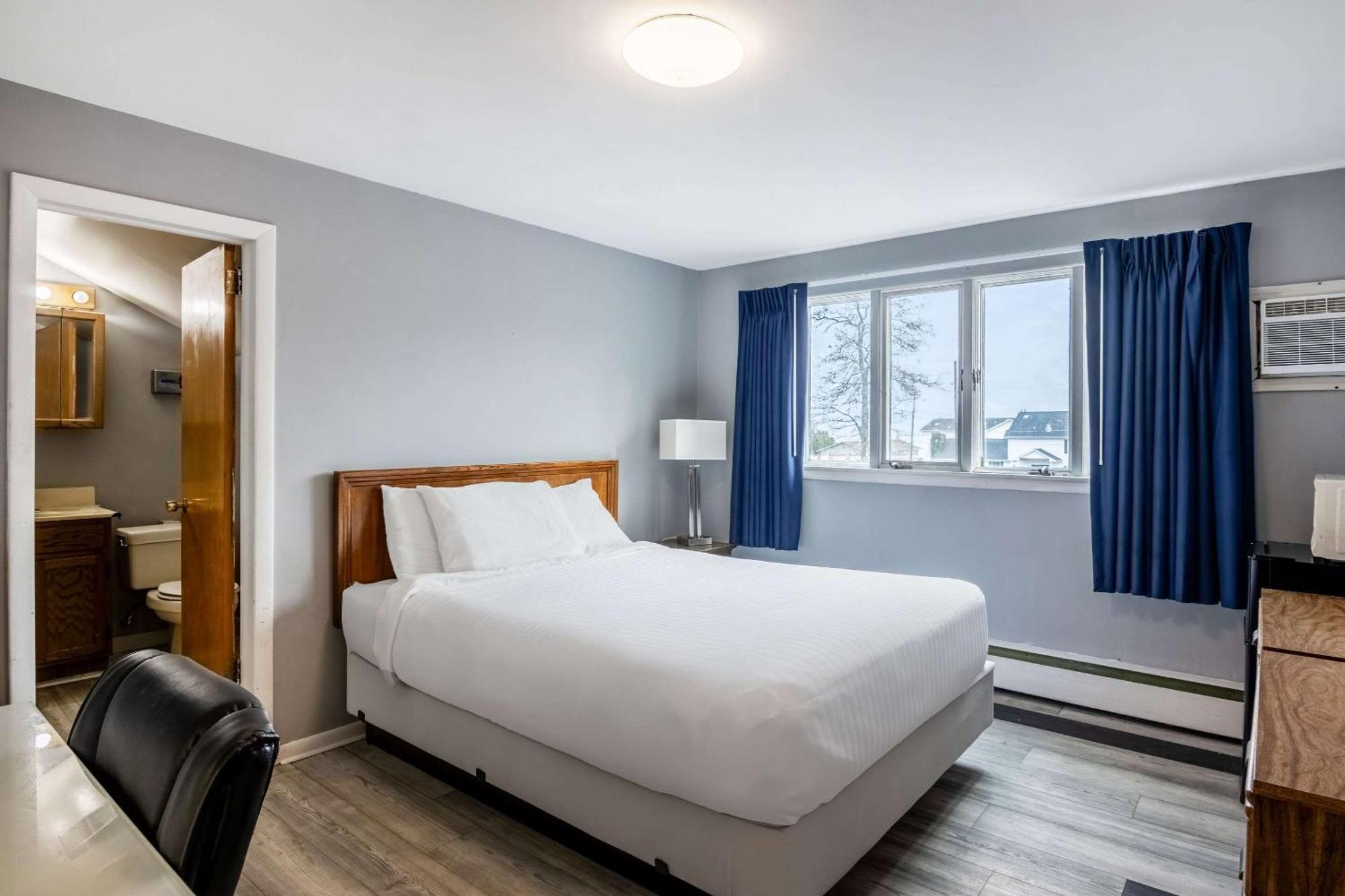 Rodeway Inn Formerly Camp Inn Lodge Oscoda Экстерьер фото
